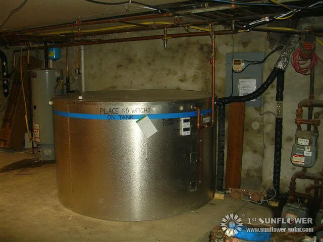 Installation von Wasser- und Speicherbecken f&uuml;r Solarheizungssysteme (2)